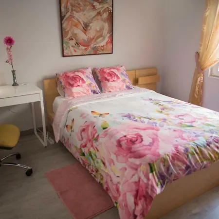 Apartment Camp Nou, Europa Fira - Modern Two-bedroom With Heating